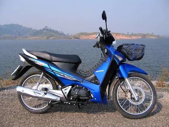 Honda Wave 110 S 2022, 6.500 km, con casco