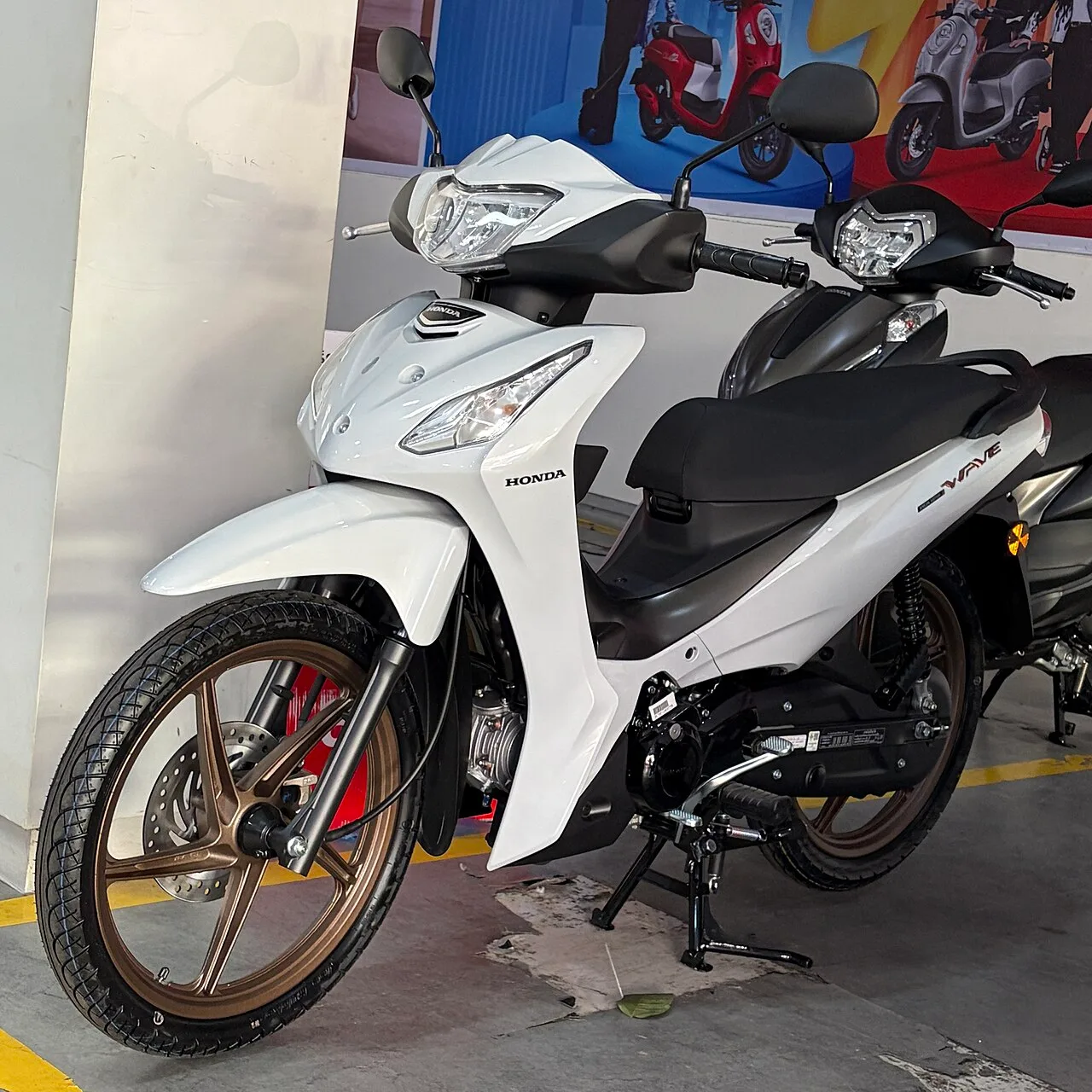 Honda Wave 110 S 2022, 6.500 km, con casco · foto 2